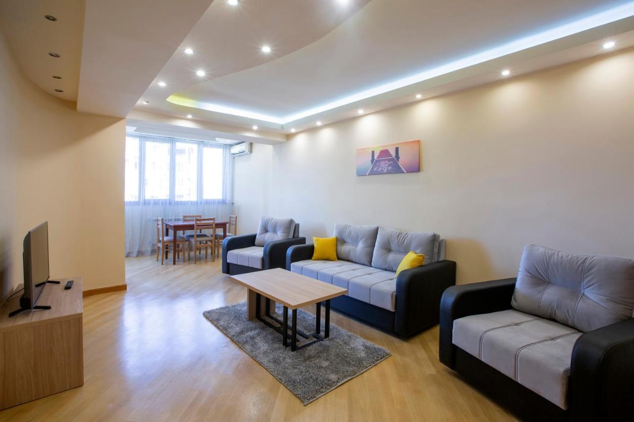 Umba Apartment N4 - Balcony And Mount Ararat View Jerevan Exteriör bild